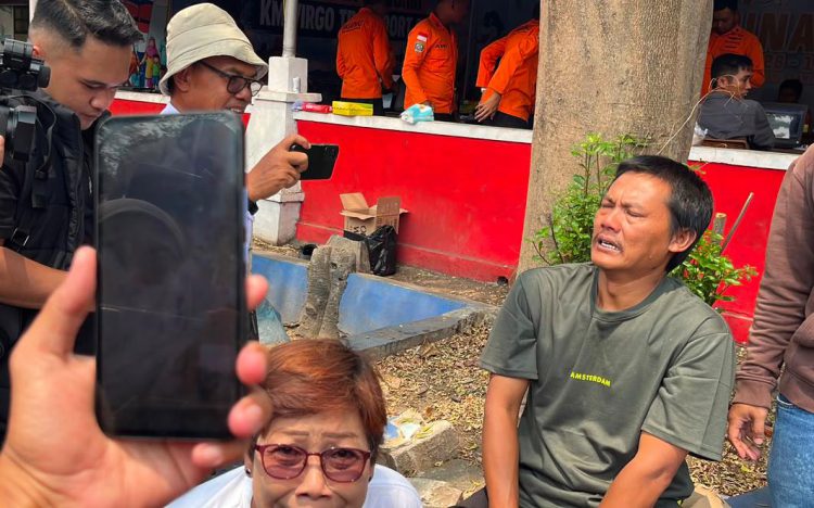 Salah seorang warga Jawa Barat yang menjadi korban selamat dari tenggelamnya KM Virgo Transport 8