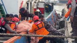 SAR Temukan Liferaft dan Lifejacket KM Virgo Transport 8, Dibawa ke Banjarmasin dengan tugboat Hasnur Group