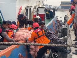 SAR Temukan Liferaft dan Lifejacket KM Virgo Transport 8, Dibawa ke Banjarmasin dengan tugboat Hasnur Group