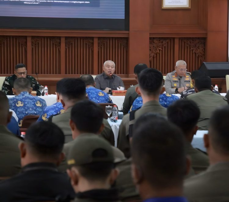 Gubernur Muhidin menyampaikan penanganan karhutla Kalsel diperkuat dengan sistem blok yang dihendel antara instansi.
