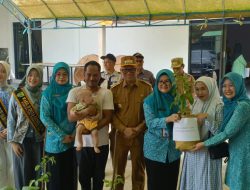Dukung Ketahanan Pangan, Bupati Tabalong Bagikan Bibit Sayuran di Tanta