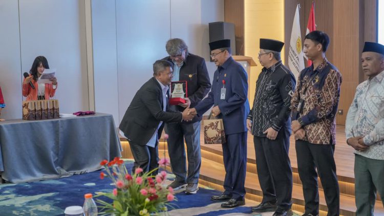 Supian HK saat pembukaan Rapat Kerja Provinsi (Rakerprov) Persekutuan Gereja-Gereja PentaKosta Indonesia (PGPI)