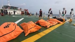 Jenazah korban KM Virgo siap diterbangkan ke Banjarmasin, setelah ditemukan tim penyelam gabung dari dalam bangkai kapal.