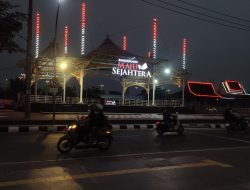 Siring Balai Kota Dihiasi dengan Lampu Bertuliskan Banjarmasin Maju Sejahtera