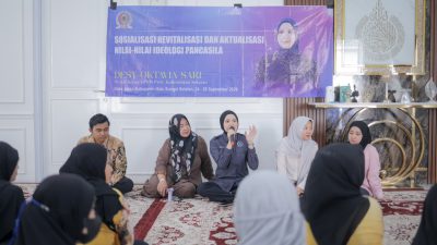 Via Sentil Warga yang Sibuk di Media Sosial