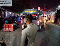 Polisi Kawal Pengantaran Jenazah Korban KM Virgo dari RS Bhayangkara hingga Bandara