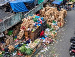 Sampah Menggunung, Kebersihan di Pasar Sentra Antasari Belum Tertata