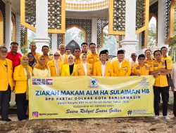HUT ke-62 Golkar, Kader Banjarmasin Ziarah ke Makam H Abddussmad Sulaiman HB di Marabahan