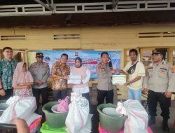 Polsek Banjarmasin Utara Kunjungj Korban Kebakaran di Alalak dan Salurkan Bantuan