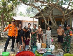 Kodim 1008 dan BPBD Tabalong Salurkan 15 Ribu Liter Air Bersih ke Dua Desa