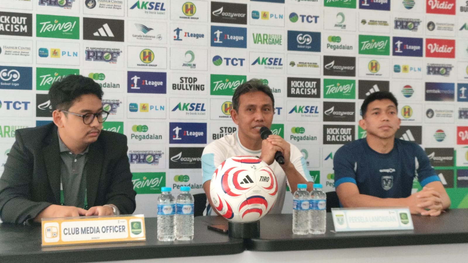 Pelatih Persela Lamongan, Bima Sakti menyampaikan persiapannya jelang menghadapi PS Barito Putera di Stadion 17 Mei, Banjarmasin