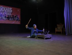 Lampu Balairung Sari Telah Padam, Pelipat Arkais Festival Dalam Ingatan. Sekarang, Mereka Berjalan Dengan Mimpi yang Lebih Besar: Selatan Jadi Mercusuar Sastra Kalimantan.