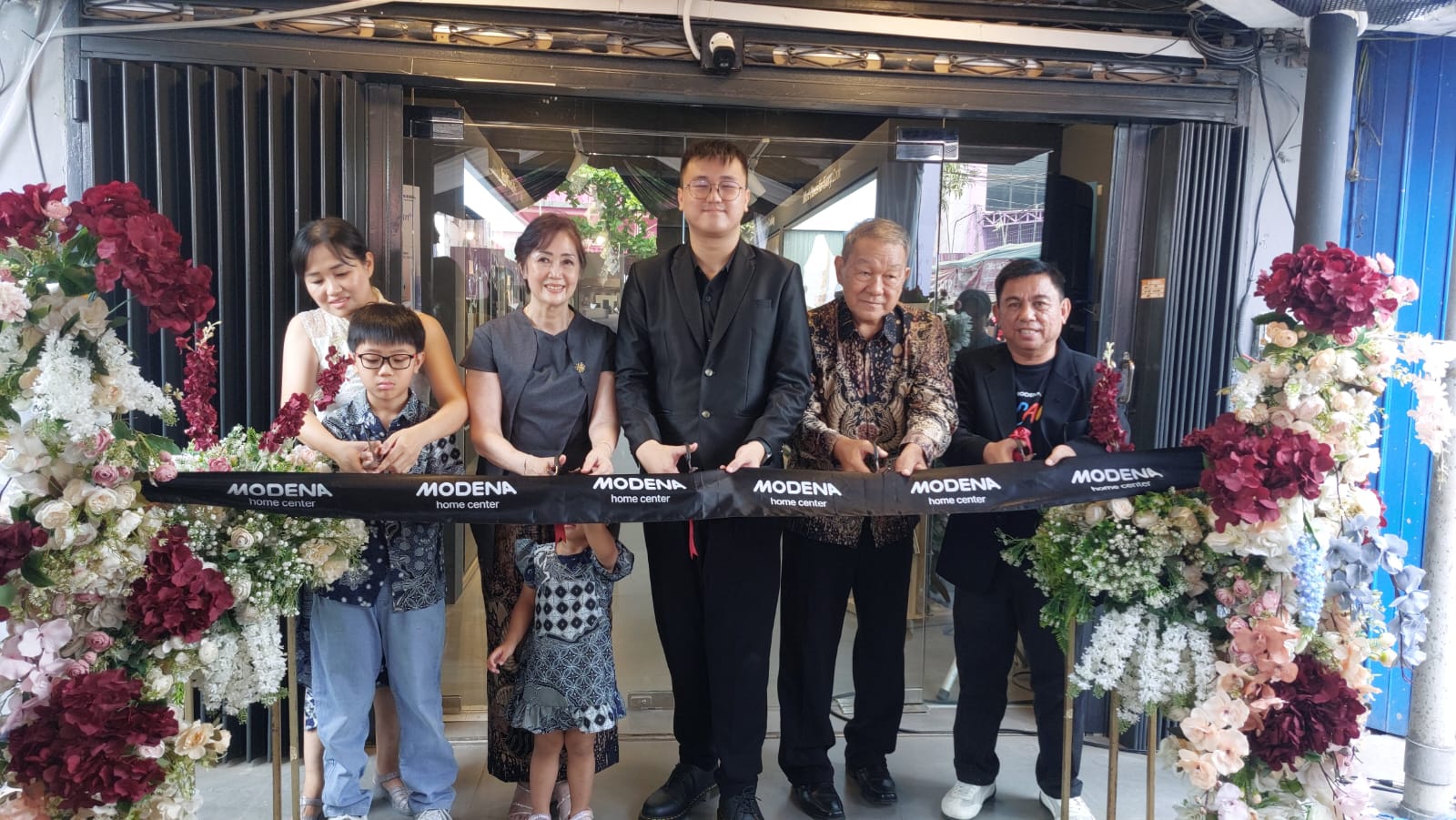 Peresmian Gerai pertama Modena di Kalimantan Selatan yang berada di Jalan M.T. Haryono