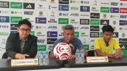 Pelatih PS Barito Putera Hendri Susilo menyampaikan persiapan tim saat jumpa pers jelang laga menghadapi Persela Lamongan