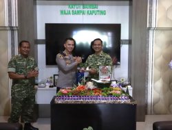 Bawa Tumpeng, Kapolresta Banjarmasin Ucapkan Selamat HUT ke-81 TNI