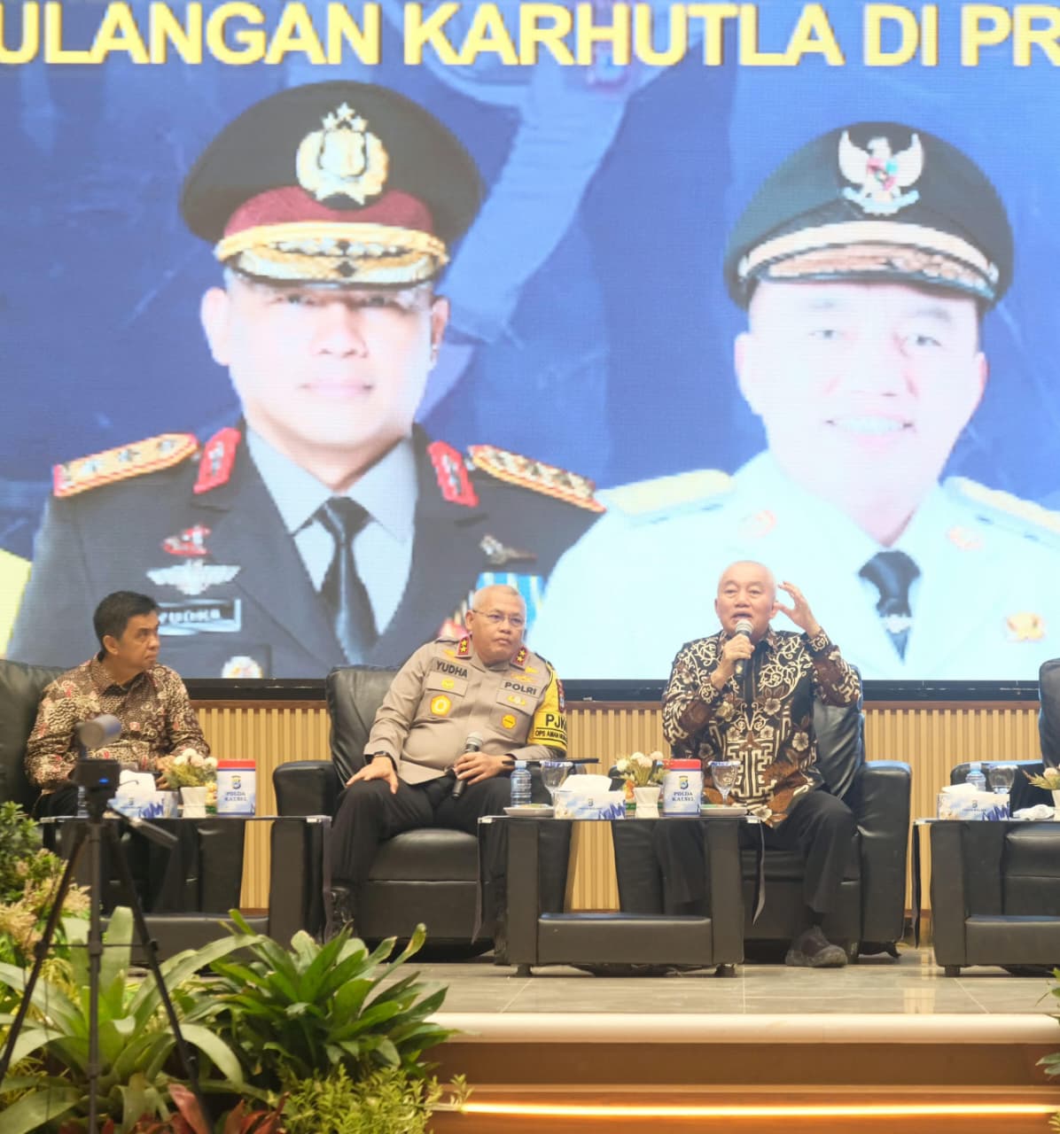 Gubernur Kalsel H. Muhidin menyoroti banyak lahan terlantar terbakar, sementara pemiliknya tidak begitu peduli dengan penanganan karhutla.