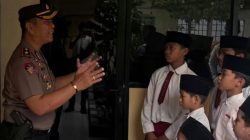 Kapolsek Banjarmasin Selatan Kompol Christugus Lirens menjelaskan tugas polisi di mapolsek.