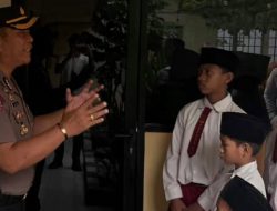 Ajak Anak-Anak ke Kantor Polisi, Kapolsek Banjarmasin Selatan Kenalkan Tugas Polri