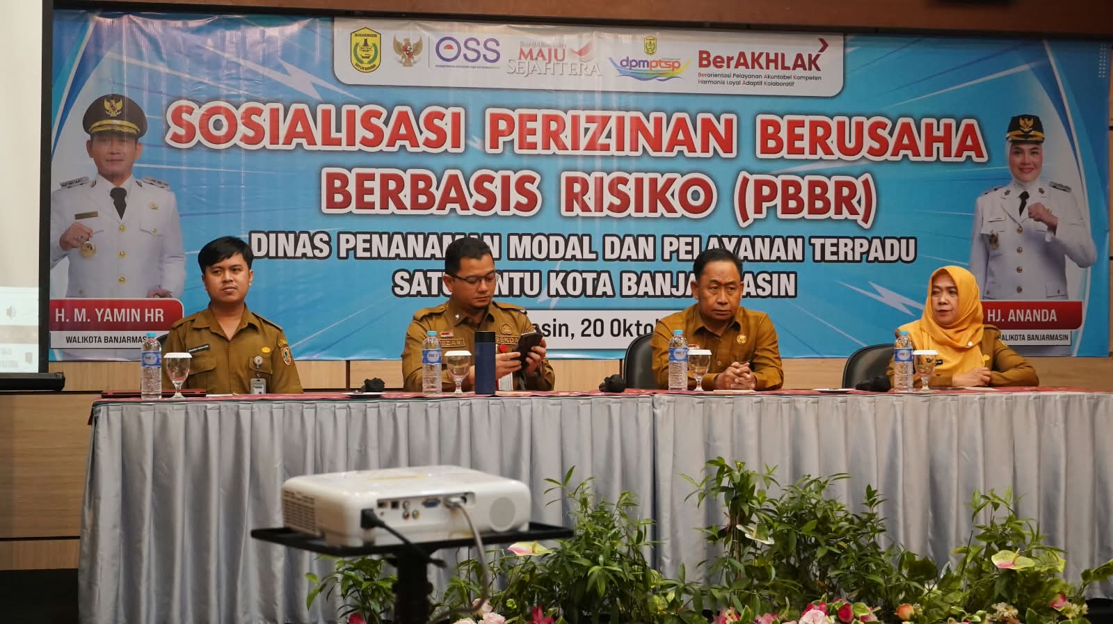 Kegiatan Sosialisasi Perizinan Berusaha Berbasis Risiko oleh DPMPTSP untuk 100 lebih pelaku usaha di Kota Banjarmasin
