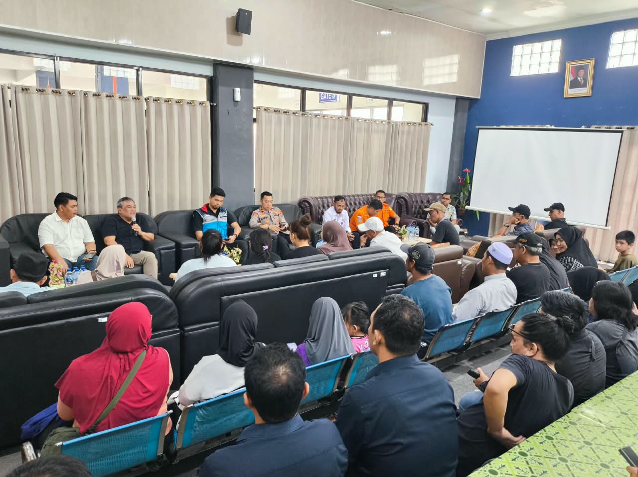 Pihak PT Virgo Karya Shipping beraudiensi dengan pihak keluarga korban, menyampaikan progres Salvage dan evakuasi jenazah.