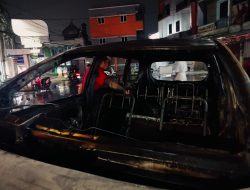 Polisi Selidiki Kebakaran Avanza di Veteran, Tiga Jerigen BBM Diamankan