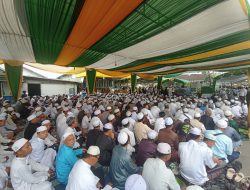 Ribuan Jemaah Padati Haul ke-80 Habib Basirih, Rela Berdesakan hingga Datang Menggunakan Kelotok